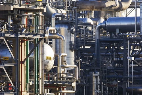 上半年化工原料生產超額完成計劃，材料科學研究助力產能提升